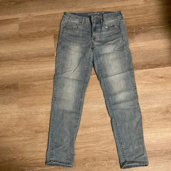 American Eagle Super Stretch X size 8 short light wash. - Picture 2 of 7